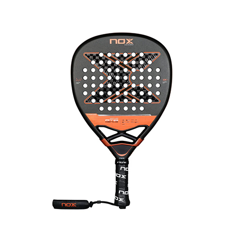 Nox AT10 Luxury Genius ATTACK 12K Alum 25 by Agustin Tapia - Shape : Diamond Weight : 360-375g Power : 100/100 Control : 90/100 Racket Cover : No K : 12K Face Material : Carbon 12K Foam Material : MLD Black EvaPAT10GENIUSAT25