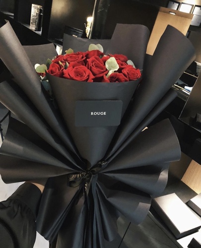 Rouge butterfly bouquet - Gorgeous butterfly bouquet  Black wrapped paper  25 of natural roses