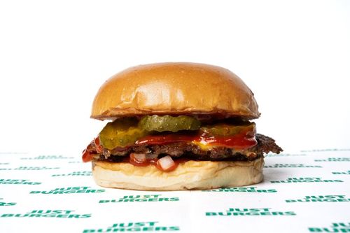 Classic Burger - Tomato Ketchup - Fresh Onion 2 Small Sized Pickles -2 Pcs Beef Patties - American Cheddar Cheese