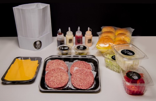 Wagyu Box - Wagyu Box * Contains 12 burger With special seasoning. * As of: Chamomile - cheesee - Lettuce Tomatoes - Onions 