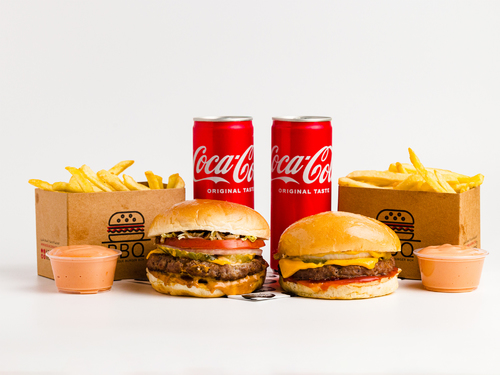 Offer two original Beef meals - 2 meat sandwiches with special seasoning in milk bread with lettuce, tomatoes, onions, cheese, special sauce, with 2 french fries and 2 cola.