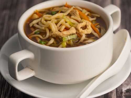 شوربة الدجاج مع الشعيرية