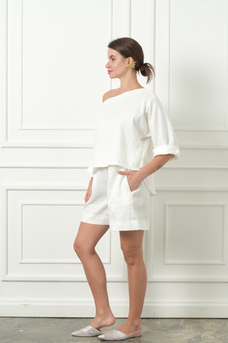 OFF-SHOULDER WHITE TOP AND SHORT SET