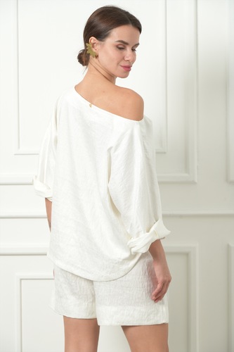 OFF-SHOULDER WHITE TOP AND SHORT SET