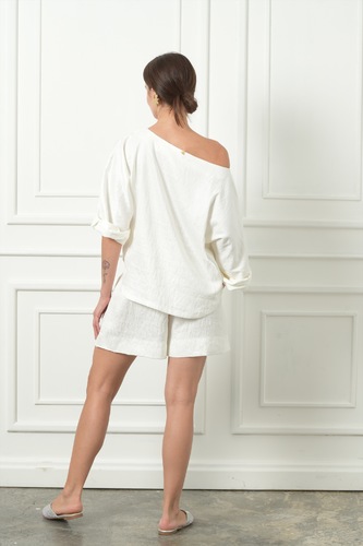 OFF-SHOULDER WHITE TOP AND SHORT SET