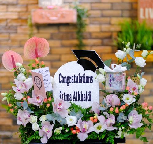 GRADUATION STAND WITH FLOWERS AND MONEY BOX - GRADUATION STAND WITH FLOWERS AND MONEY BOX please note flowers are seasonal and we change the flower depending on the availability of the stocks.