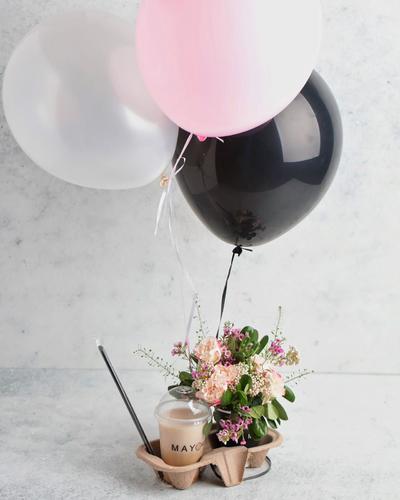 COLD COFFEE WITH FLOWERS AND BALLOON - 1 GLASS OF COLD COFFEE 3 HELIUM BALLOONS Please note flowers are seasonal and we change the flower depending on the availability of the stocks.