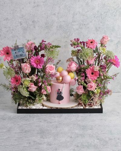 ACRYLIC TRAY WITH FLOWERS AND CAKE - ACRYLIC TRAY WITH FLOWERS AND CAKE  Please note flowers are seasonal and we change the flower depending on the availability of the stocks.