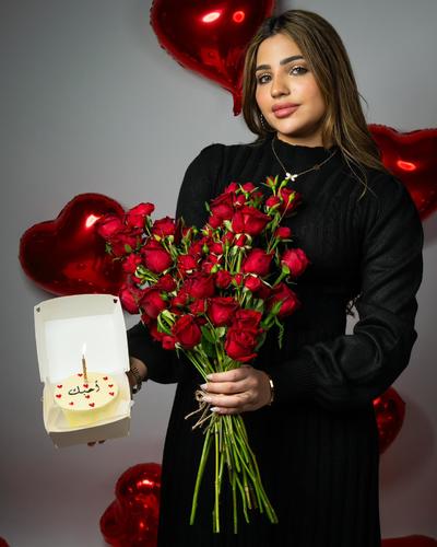 HEART BOUQUET WITH CAKE - A Bouquet contains Baby rose, Roses with Cake