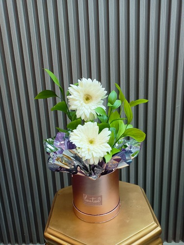 BOX WITH FLOWERS - A box containing mix flowers. please note flowers are seasonal and we change the flower depending on the availability of the stocks