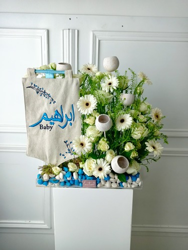 Bouquet Flowers with Embroidery - Acrylic Tray contains the flowers, stones and Embroidery You can change the writing of the banned.