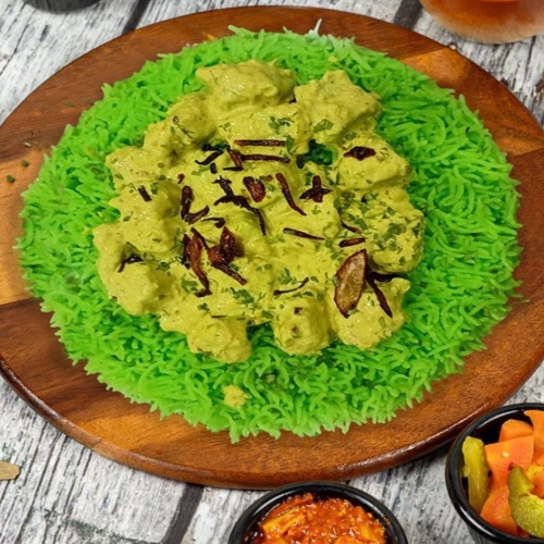 Green mushrooms with chicken cream - عيش اخضر مع كريمة الدجاج مع حشو البصل المقلي