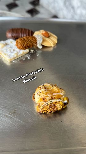 Assorted  Tin  Biscuit