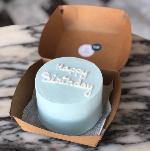 ميني كيك في علبة ورقية - Mini cake in bento box for graduation