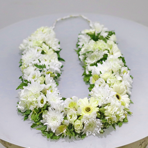 White Garland - A garland of white baby roses, gerbera, and chrysanthemum with green leaves. H 40 x W 5 cm