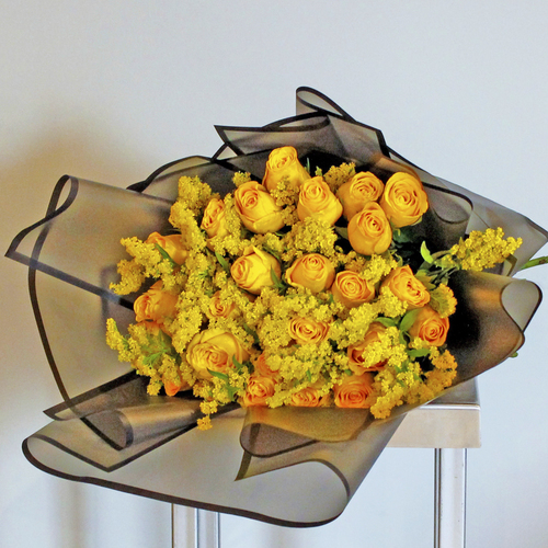 Positano - A beautiful hand tied bouquet of yellow roses. H50 x W 35 cm.