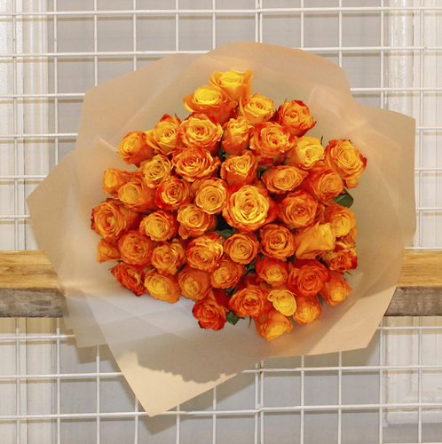 Two Tone Hand Bouquet - Hand tied bouquet with 50 pieces of orange roses. H 45 x W 35 cm.