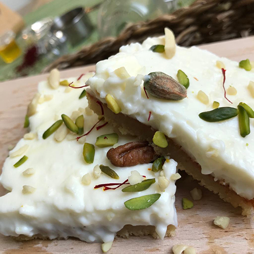 Maqloupa - A layer of fresh cream with nuts on another layer of fine semolina