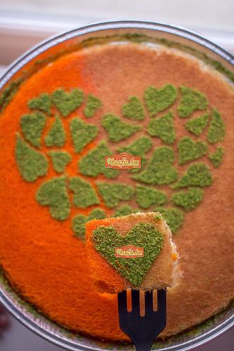 Half-half - Half orange and half blond kunafa stuffed with cheese or cream or half cheese and half cream