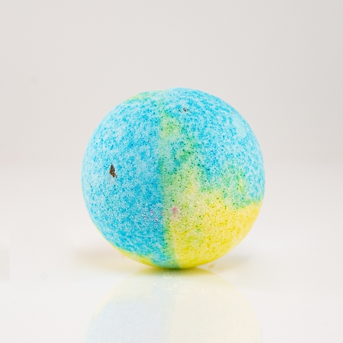 Seeweed - 1 of Bath Bombs  Immerse one bath bomb into your bathtub to fill your
bathroom with rich aromas and surround yourself with harmony. The offer
includes more than 40 aromas, which create a unique design through colours and
natural ingredients and guarantee highly relaxed bath time. The water with the
dissolved bath bomb becomes aromatic, making your skin nice and smooth.
Choose an aroma you enjoy, creating an emotional adventure while relaxing in a
bath every day!