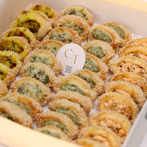 صينية الفطاير تركيه - فطاير تركيه بحشوات مختلفه&nbsp; مكس أجبان مع بقدونس&nbsp; سبانخ بسماق&nbsp; حمسة البطاط الهنديه&nbsp; حمسة المشروم بالجبن