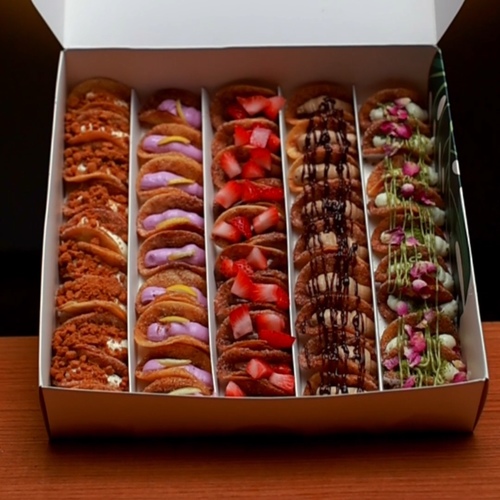 Taco Sweet)small size) - Three varieties of Nutella, Lotus and Pistachio 
 
 18 pieces
