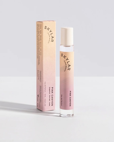 Pink Canyon Rollerball - Main: Grapefruit,Pink Salt,Cedar Top notes: Dewy Lemon, Grapefruit, Sage Leaves
Middle notes: Magnolia, Lily of the Valley, Tiare Petals
Base notes: Sheer Amber, Pink Salt, Cedar, Musk The possibilities are endless when you layer Skylar scents. Mix, match, and create a custom scent just for you, perfect for any mood or occasion.Layers Well With... SUN SHOWER ROLLERBALL  Or visit layaring lounge for more https://skylar.com/pages/layering-lounge