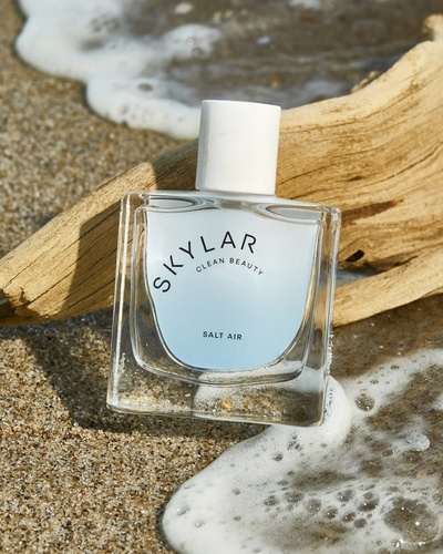 Salt Air - Driftwood,Sea Salt,Seaweed Top notes: Italian Bergamot, Sea Salt, Seaweed
Middle notes: Cotton Blossom, Water Lily, Cyclamen
Base notes: Driftwood, Vanilla, MuskThe possibilities are endless when you layer Skylar scents. Mix, match, and create a custom scent just for you, perfect for any mood or occasion.     Layers Well With...     CAPRI SUMMER   PINK CANYON   Or visit layaring lounge for more     https://skylar.com/pages/layering-lounge