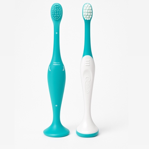 TOOTHBRUSH - About Kindee Toothbrush (1-6 Year old)Kindee believes that outdoor play is essential to your children's development. They provide 100% natural and organic products that have been meticulously tested for their protection and nourishment. Bid bye-bye to what's buggin' your baby safely and gently with Kindee.
The Kindee Toothbrush cleans little teeth gently with extra-soft bristles perfect for ages 1-6. Its BPA-free design features an ergonomic handle for tiny hands and can even be sterilized in UV devices. Mama, make brushing stress-free with this colorful, safe toothbrush that protects both gums and smiles.