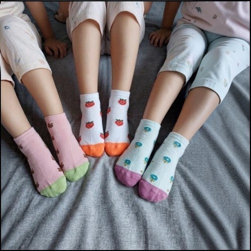 Fashion socks 3 pairs 4- 6 year old