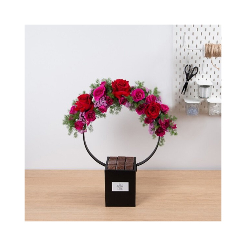 Leave It To Diva 1 - This ring stand contains red roses, fuchsia baby roses, purple statics with Belgian chocolates suites weddings occasions.
 Height: 65cm  Width: 55cm  Sell by: Quantity