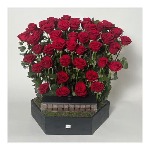 In love - A black wooden basket with red roses and Belgian chocolates. 
Height: 60 cm
 Width: 54 cm