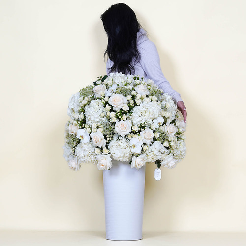 XXL White Boutique - Large white vase contains white Hydrangea, Rose, Baby rose and Hypericum.  Height 105 Width 75