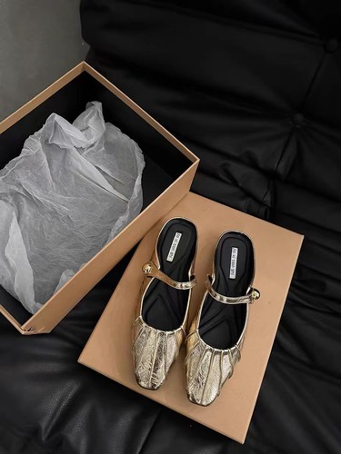 COLOR GOLD METAL BUCKLE PLEATED SHOES / WS-0018 - COLOR GOLD METAL BUCKLE PLEATED SHOES