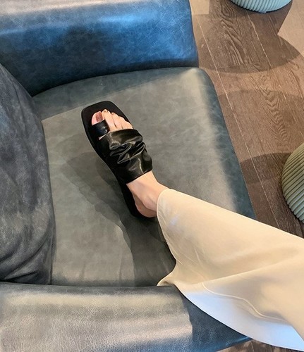 GENUINE LEATHER PLEATED FLAT BOTTOM SANDALS / WS-0025 - COLOR BLACK GENUINE LEATHER PLEATED FLAT BOTTOM SANDALS