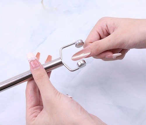 NAIL ART TOOL MAGNETIC / MU-0061 - Specifications : Double-head cat's eye magnetic strip Color: Silver