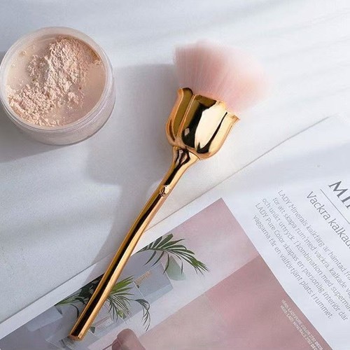ROSE FLOWER BRUSH / MU-0087 - Color: Gold handle light pink