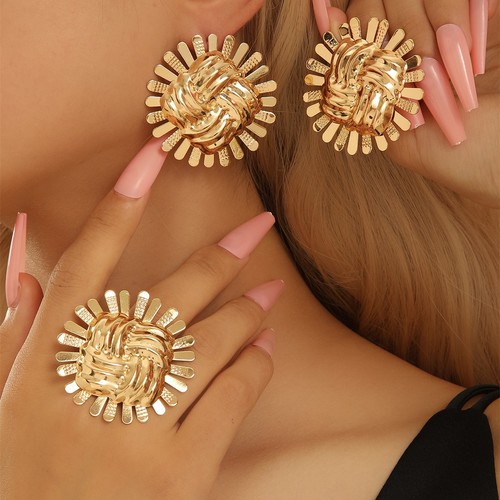COLOR GOLD TWO PIECE SET FASHIONABLE SUNFLOWER EARRINGS AND RING / WA-0075 - COLOR GOLD TWO PIECE SET FASHIONABLE SUNFLOWER EARRINGS AND RING
