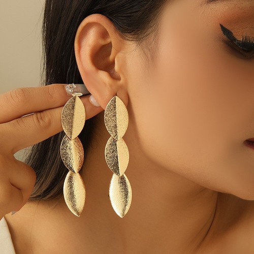 GOLD PLATED TASSEL'S STYLE LIGHT EARRINGS / WA-0080 - GOLD PLATED TASSEL'S STYLE LIGHT EARRINGS