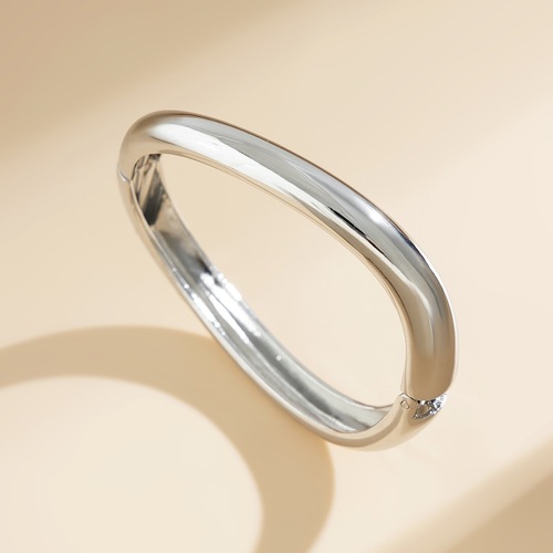 BRACELET FOR WOMEN / WA-0196 - Trend metal glossy bracelet Color : Silver 4 362391