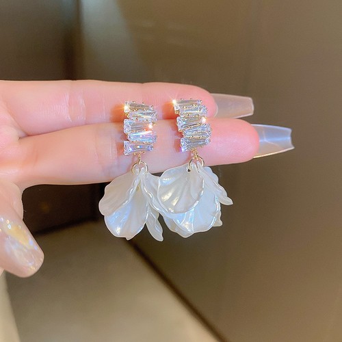 WOMEN'S FASHION EARRINGS / WA-0112 - COLOR WHITE FLOWER