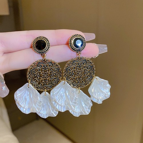 WOMEN'S FASHION EARRINGS / WA-0116 - COLOR WHITE PETAL
