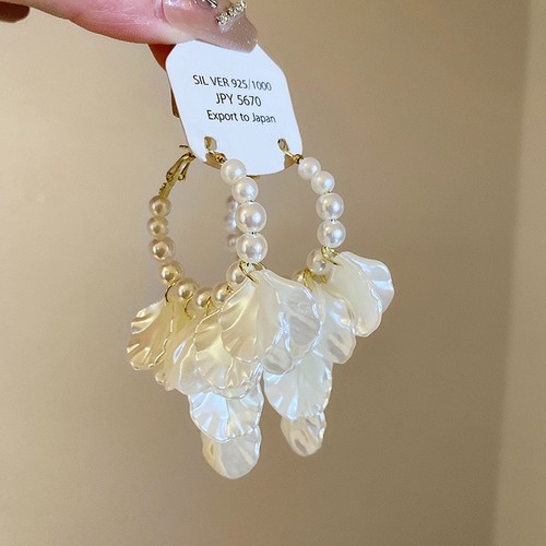 WOMEN'S FASHION EARRINGS / WA-0120 - COLOR GOLD AND WHITE FLOWER