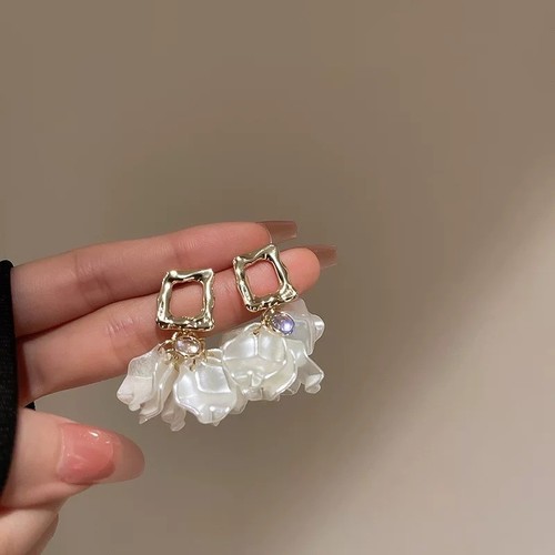 WOMEN'S FASHION EARRINGS / WA-0122 - COLOR WHITE FLOWER