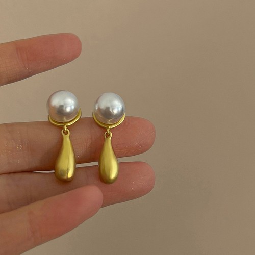 WOMEN'S FASHION EARRINGS / WA-0127 - GOLD TEARDROP WHITE PEARL