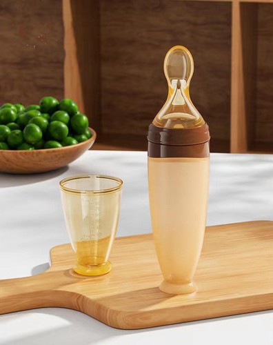SOFT SILICONE BABY SPOON FEEDING BOTTLE / BB-0103 - COLOR COFFEE BROWN SOFT FEEDING SPOON
