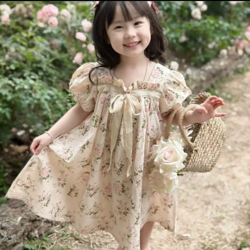 DRESS WITH A FLORAL GL-0348/S294 - Dress with a floral design square collar