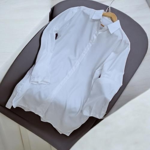 OVERSIZED WHITE BUTTON-DOWN SHIRT / WD-0864 / C11 - COLOR: WHITE Can be worn as a top or even a light dress.