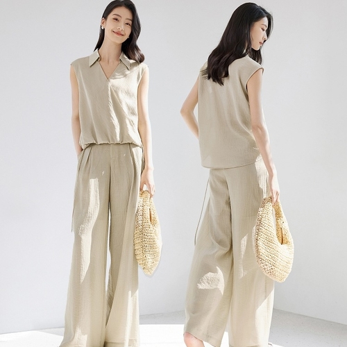 WOMEN'S SLEEVELESS TOP AND PANTS SET / U277 - Color beige