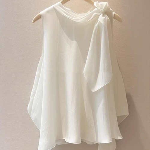 WOMEN'S SLEEVELESS BLOUSE / U472 - White sleeveless blouse